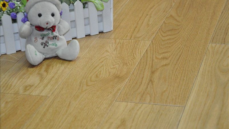 在众多免漆板品牌中，以下几款品牌具有较高的知名度和市场占有率：