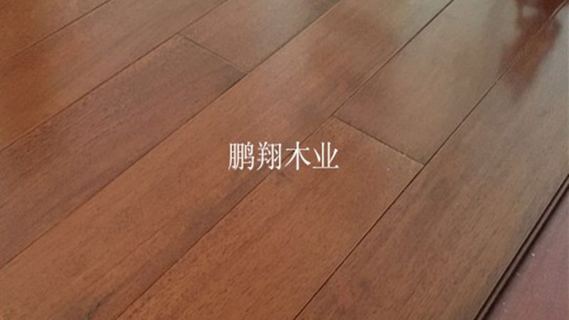 在选购广州复合地板定制时，业主和设计师们通常会关注以下几个关键指标：